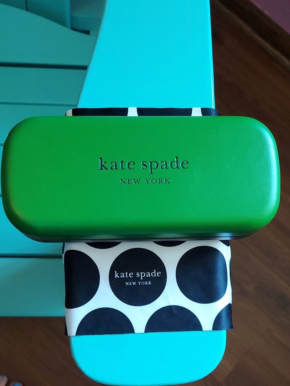 kate spade Bright Green Hard glasses Case with Polka Dot Cleaning Cloth